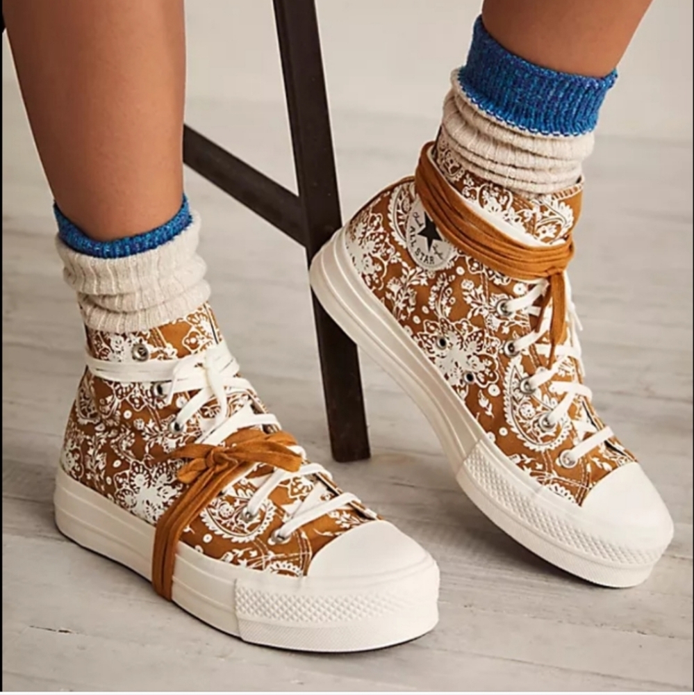 FINAL PRICE! NWT Converse Platform High Tops